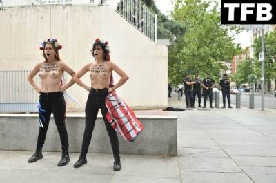 Femen Takes Action to Mark the Repeal of the Law Eliminating Abortion Rights in the U.S. on fanspics.com