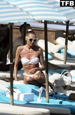 Alina Baikova Shows Off Her Sexy Figure on Holiday in Greece - Greece on fanspics.com