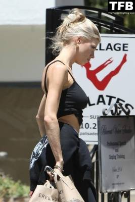 Charlotte McKinney Appears Skinnier During Grocery Run in Pacific Palisades - Charlotte on fanspics.com