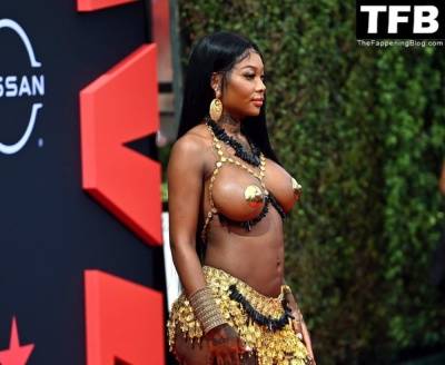 Summer Walker Flaunts Her Big Boobs at the 2022 BET Awards in LA on fanspics.com