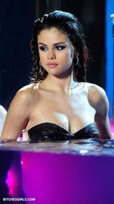 Selena Gomez Celeb Nudes - selenagomez  Boobs Photos on fanspics.com