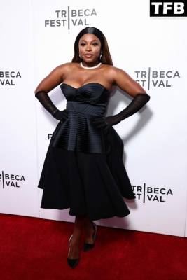 Naturi Naughton Displays Her Cleavage at the 2022 Tribeca Festival in New York - New York on fanspics.com