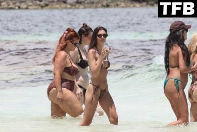 Emily Ratajkowski Shows Off Her Supermodel Figure as She Hits the Beach in Mexico - Mexico on fanspics.com