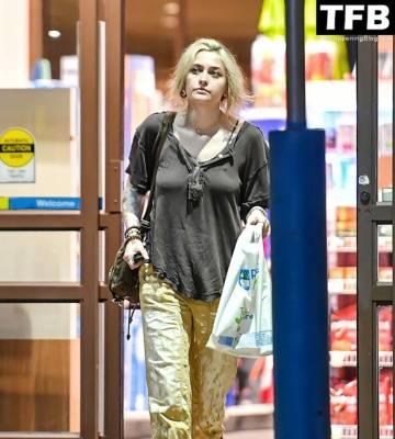 Braless Paris Jackson is Spotted in Los Angeles - Los Angeles on fanspics.com
