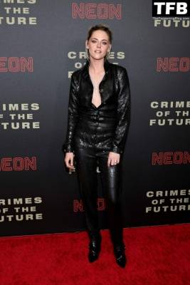 Kristen Stewart Looks Hot at the Premiere of 18Crimes Of The Future 19 in NY on fanspics.com