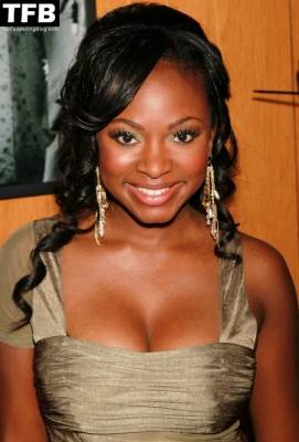 Naturi Naughton Nude & Sexy Collection on fanspics.com