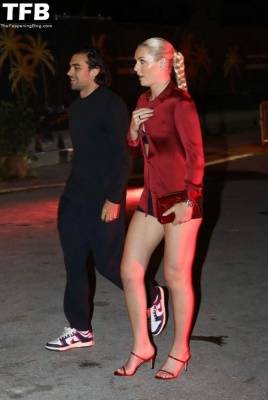 Lindsey Vonn Shows Off Her Beautiful Legs as She Arrives at Carbone on fanspics.com