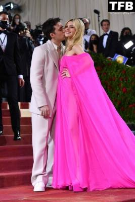 Nicola Peltz Looks Sexy in Pink at The 2022 Met Gala in NYC on fanspics.com