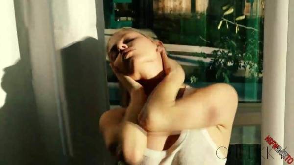 Jenna Lee moving out with my body in a sexy moves porn videos on fanspics.com