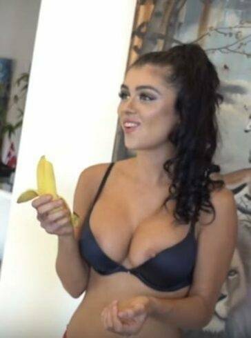 Noel Leon Nip Slip on fanspics.com