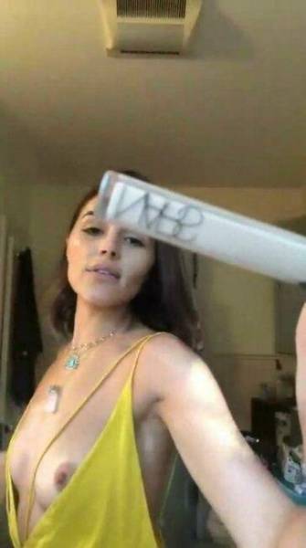 Olivia Culpo Nip Slip on fanspics.com