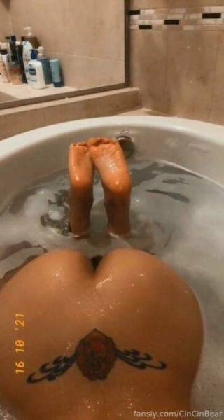 Cincinbear Nude Bath  Video  on fanspics.com