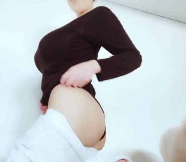 Hitomi Tanaka ? Licking her huge Japanese titties ?  leak - Japan on fanspics.com