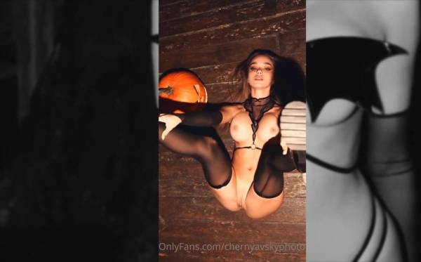 Seltin Sweety Nude Halloween Teasing Video  on fanspics.com