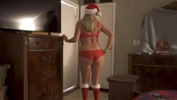 Coco Vandi XXX - Mom And Sons Magical Christmas on fanspics.com