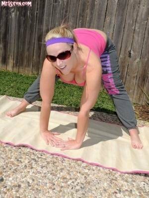 Blonde chick Dee Siren frees her huge ass from yoga pants outdoors on yoga mat on fanspics.com