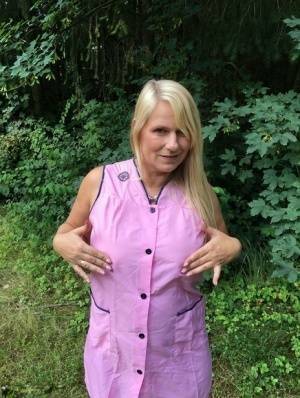 Older blonde amateur Sweet Susi exposes herself in a rural driveway on fanspics.com