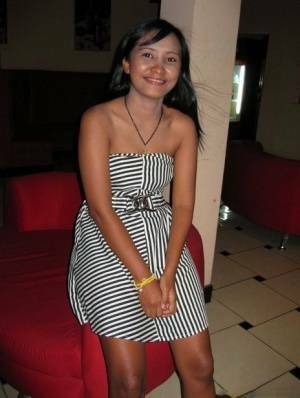 Thai cutie Pla offers up her bald pussy to a visiting sex tourist - Thailand on fanspics.com