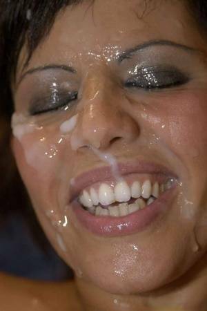 Latina slut Scarlett March gets her face covered in sperm during a gangbang on fanspics.com