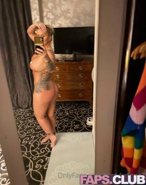 Kerrykatona7 OnlyFans Leaks (8 Photos) on fanspics.com