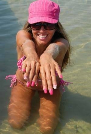 Amateur model Lori Anderson shows her hairy arms while wearing a bikini on fanspics.com