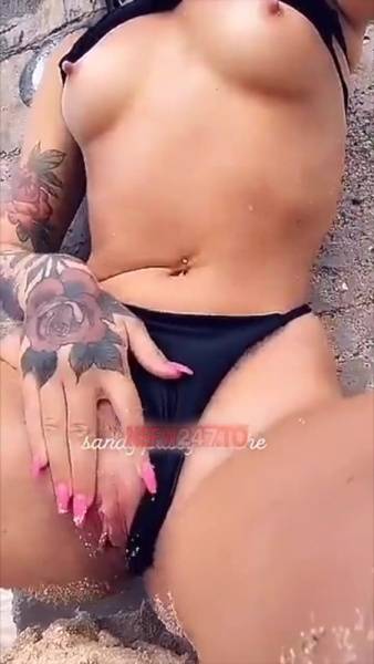 Madeleine Ivyy boobs & pussy flashing on public beach snapchat premium xxx porn videos on fanspics.com