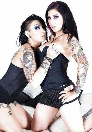 Goth models play with their tatted tight bodies and pussies on fanspics.com