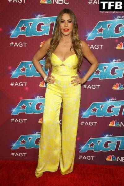 Sofi­a Vergara Flaunts Her Cleavage at the Red Carpet of the 1CAmerica 19s Got Talent 1D Season 17 Live Show on fanspics.com