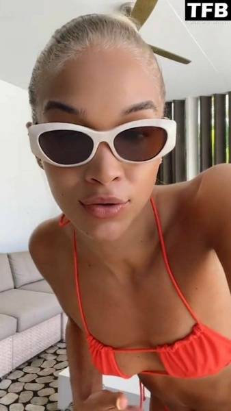 Jasmine Sanders Shows Off Her Sexy Bikini Body (10 Photos + Video) on fanspics.com