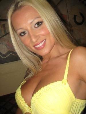 MILF babe with a big breast Diana Doll takes amateur shots of herself on fanspics.com