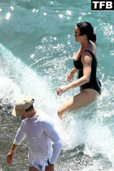 Katy Perry & Orlando Bloom Enjoy Their Summer Vacation on Positano on fanspics.com