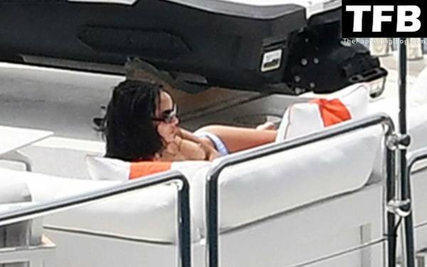 Zoe Kravitz Goes Topless While Enjoying a Summer Holiday on a Luxury Yacht in Positano on fanspics.com