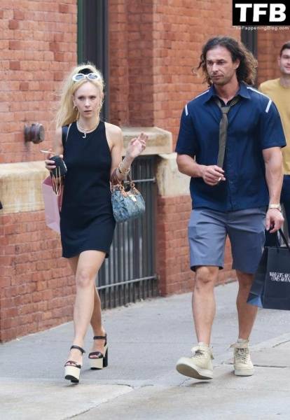 Juno Temple Holds Hands with Her Mystery Boyfriend in NYC on fanspics.com