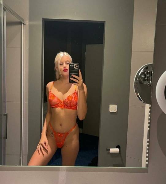 Blondyqueen69 (Chloe Verhagen, blondyqueen) Nude OnlyFans  (11 Photos) on fanspics.com