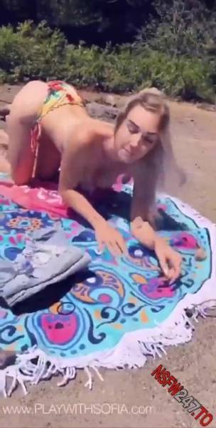 Sofia Blaze beach show snapchat premium xxx porn videos on fanspics.com