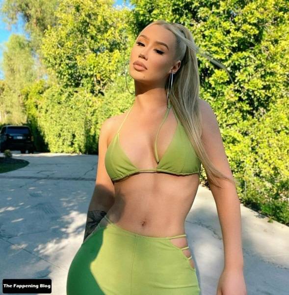 Iggy Azalea Sexy & Topless on fanspics.com