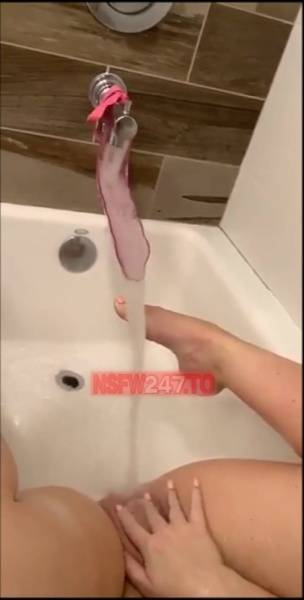 Maddy Oreilly bathtub water pleasure snapchat premium xxx porn videos on fanspics.com