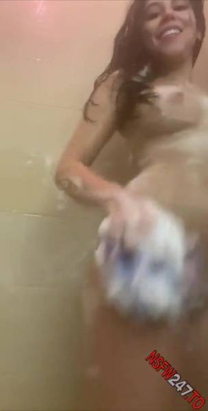 Violet Summers shaving & booty spreading snapchat premium xxx porn videos on fanspics.com