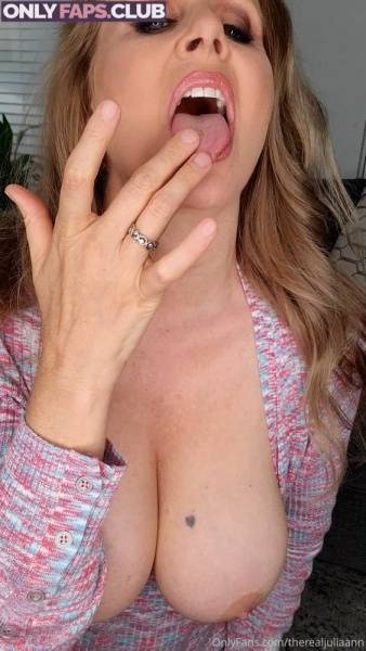 Therealjuliaann OnlyFans Leaks (26 Photos) on fanspics.com