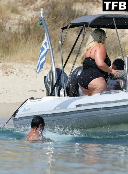Gemma Collins Flashes Her Nude Boobs on the Greek Island of Mykonos - Greece on fanspics.com