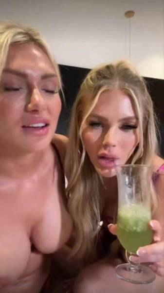 ScarlettKissesXO Nude Lesbian Livestream OnlyFans Video Leaked on fanspics.com