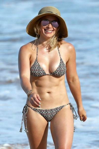 Hilary Duff Paparazzi Bikini Beach Set  - Usa on fanspics.com