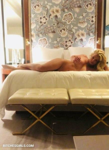 Britney Spears Nude Celebrity Leaked Tits Photos on fanspics.com