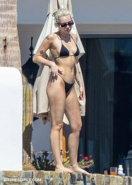 Miley Cyrus Nude Celebrity Tits Photos on fanspics.com