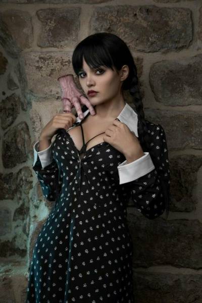 Kalinka Fox Nude Wednesday Addams Cosplay Patreon Set Leaked on fanspics.com