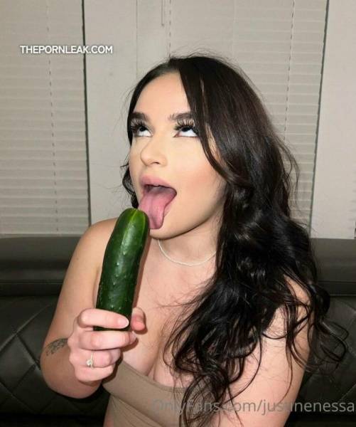 Justinenessa Nude Dildo Justinexjuicy Onlyfans! on fanspics.com