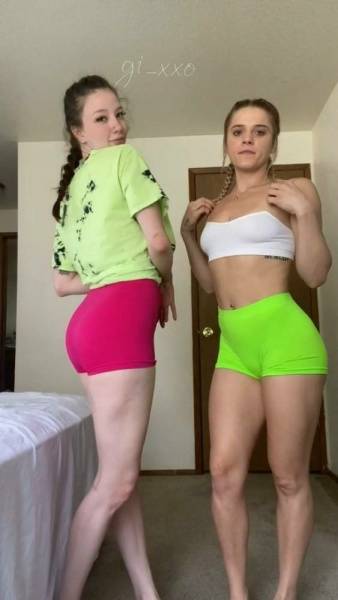 Gii_xoxo69 Lesbian TikTok Challenge Onlyfans Video Leaked on fanspics.com