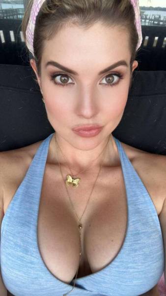 Amanda Cerny Sexy Boobs Cleavage Onlyfans Set Leaked - Usa on fanspics.com