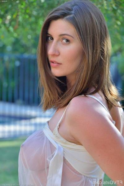 Amber Hahn nude on fanspics.com