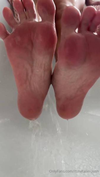 Natalie Roush Wet Feet Cleaning PPV Onlyfans Video Leaked on fanspics.com